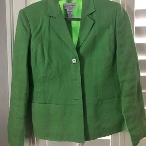 Beautiful lined green linen blazer! Perfect for the office or your zoom meeting!